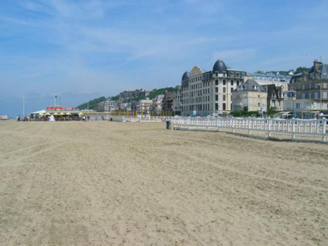 Strand von Trouville-sur-Mer Normandie/Frankreich