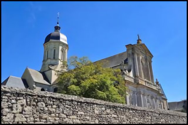 Derrière les murs