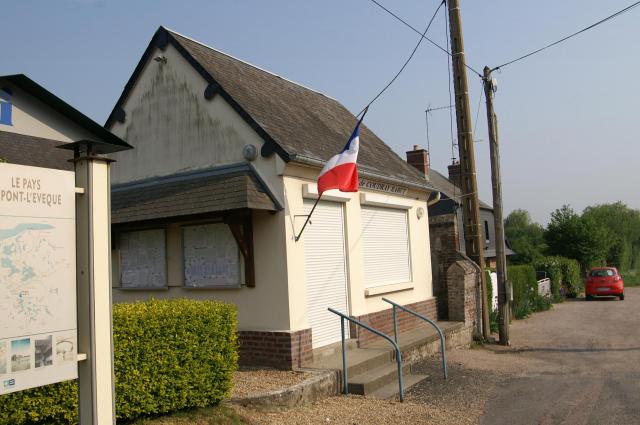 Mairie de Coudray-Rabut.