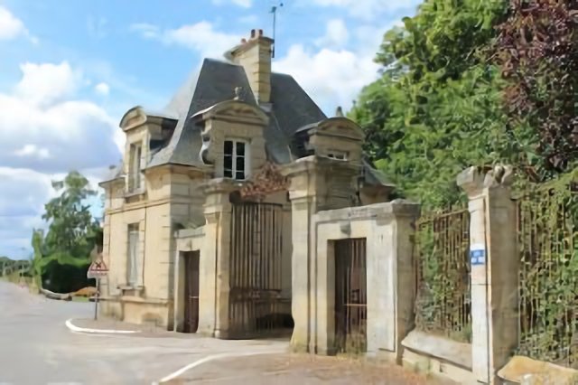 Entrée du château de Cairon