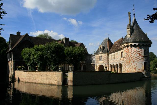 Vue Sud du Château de Saint Germain de Livet (14100 - France). Appareil: Canon EOS 400D Digital, Exposition: 1/200sec, Distance focale…