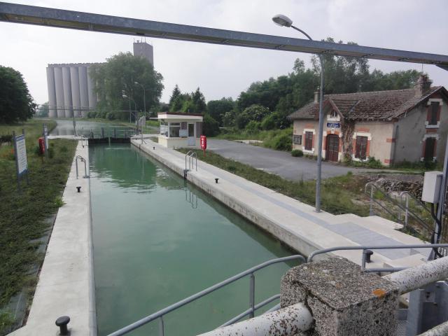 Berry-au-Bac (Aisne) écluse 1 Canal de l'Aisne à la Marne (début du canal).