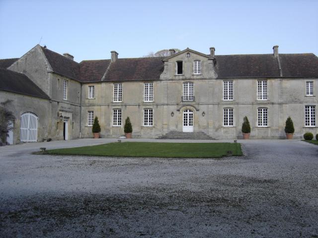 le château de Bény-sur- Mer a été construit à partir de 1685 par T. Fallet de Bernières