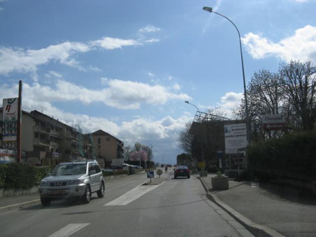 Rue de Genève, direction douane de Meyrin