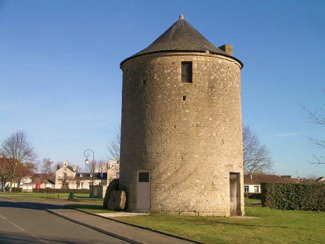 ancien moulin à vent à Ranville (Calvados)