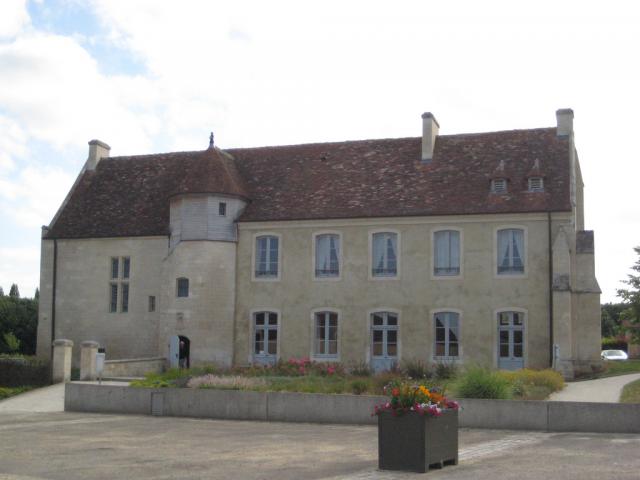 Manoir du Domaine de la Baronnie de Bretteville-sur-Odon (14), côté cour