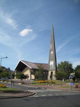 Église de Bretteville-sur-Odon, construite par Raymond Dupuis.