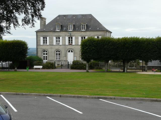 Caumont-l'éventé : Ancienne école des filles.