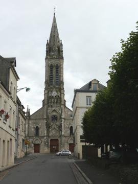 Caumont-l'éventé : Facade de l'église vue de la rue Thiers.