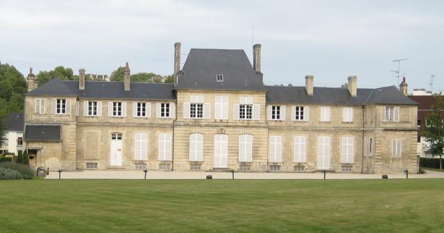 Château de Bellemaist à Mondeville. Ancien relais de chase construit au XVIIe, actuellement occupé par l'école de musique et de danse