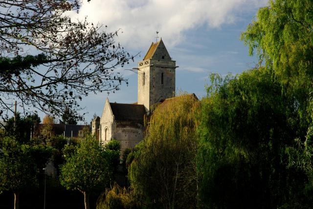 L'église Saint-Clair vue du Canal de Caen à la mer.