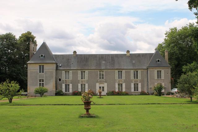 Manoir au 8 et 10 rue de l'église à Colomby-sur-Thaon (Calvados)