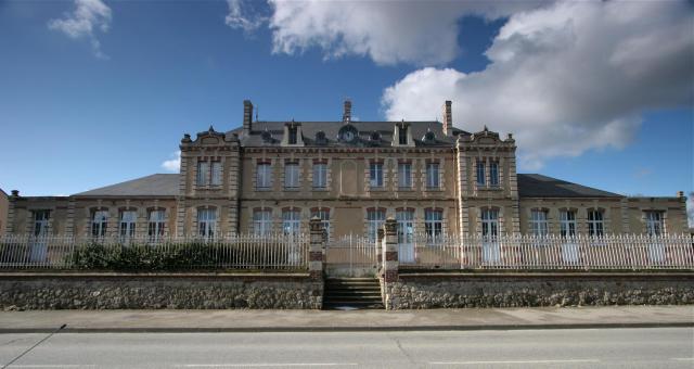 Ancienne école des filles devenu depuis peu la nouvelle Mairie, Potigny, Calvados