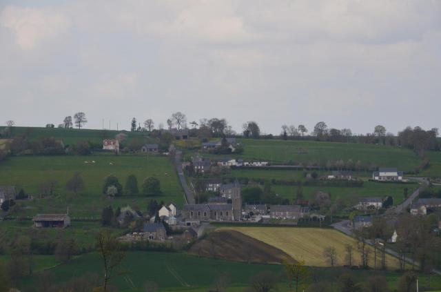 Vue sur le bourg de Presles depuis le lieu-dit Le Bas Perriers