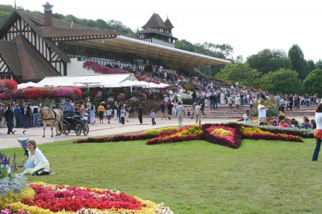 La tribune de l'hippodrome de Deauville-Clairefontaine