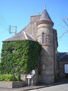 Saint-Jean-le-Blanc (Normandie, France). La poste (ancienne école).