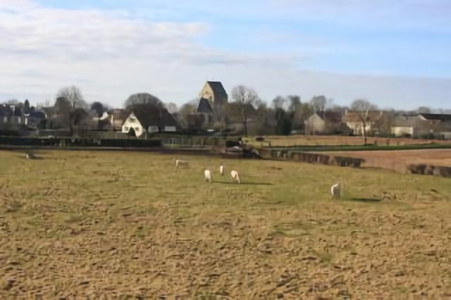 Carpiquet vu du pont sur la voie ferrée