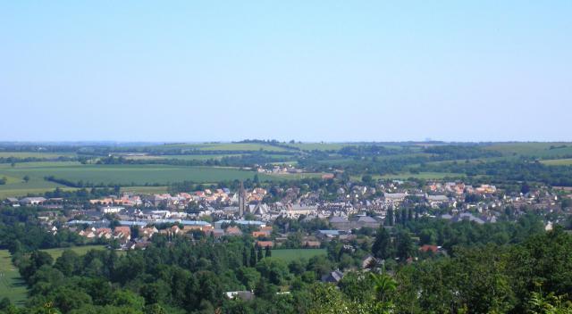 Aunay-sur-Odon (Normandie, France). Vue générale du bourg.