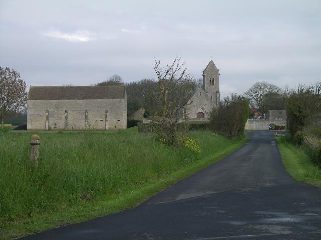Graye-sur-Mer (Calvados) église Saint-martin et grange aux dîmes