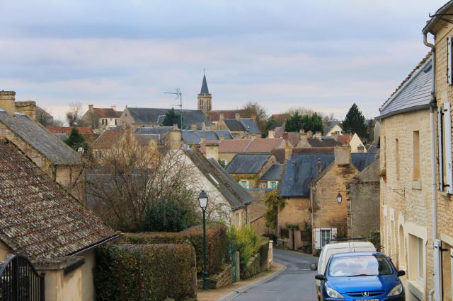 Rue Fleurie à Lantheuil (Calvados)