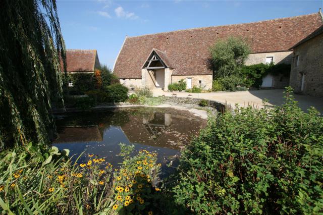 Cours de l'abbaye cistercienne de Villers-Canivet (Calvados, France)