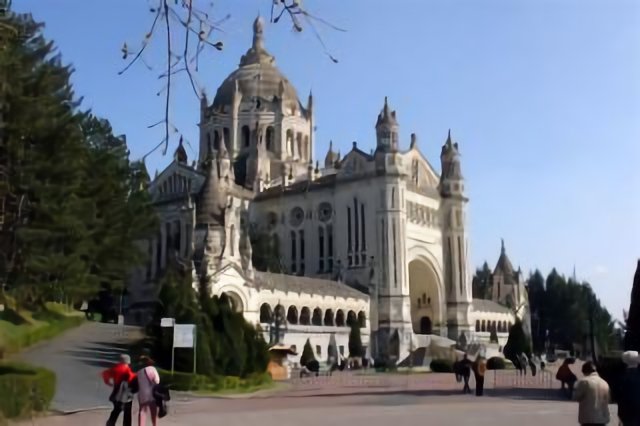 Lisieux - Basilique-Sanctuaire de Sainte Thérèse de Lisieux.