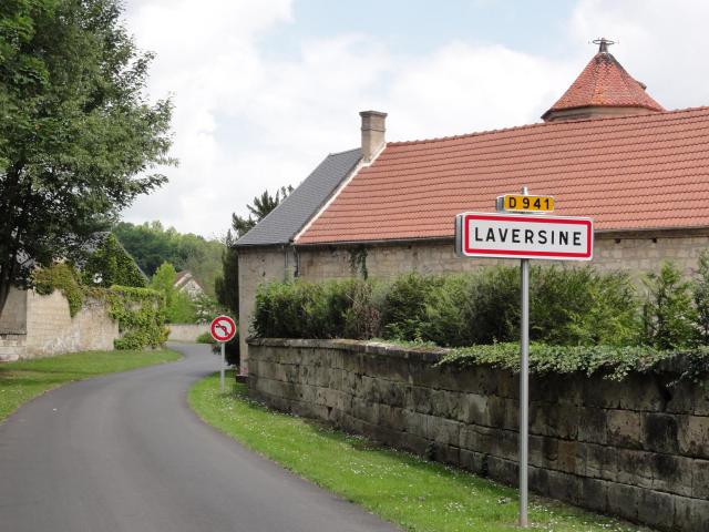 Laversine (Aisne) city limit sign