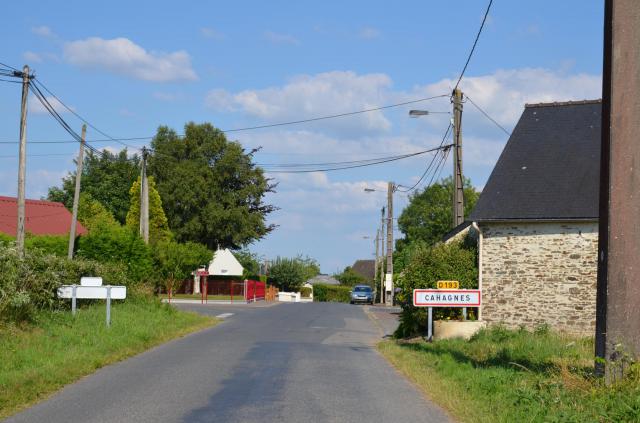 Entrée du bourg de Cahagnes par la route de Sept-Vents.