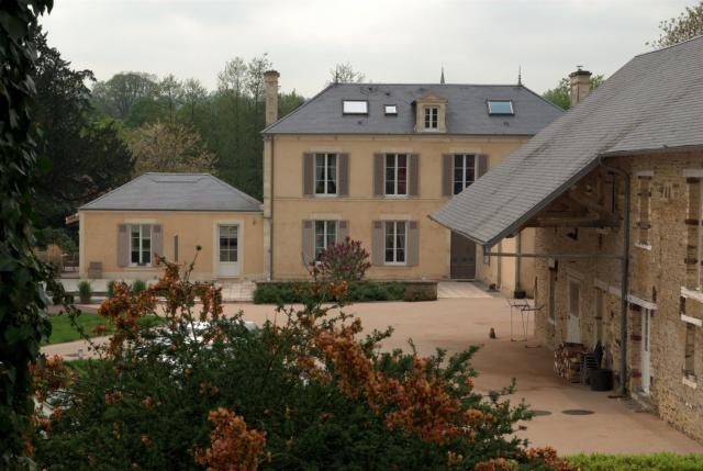 Manoir d'Outreleau (privé) XVIII ème siècle à Epinay sur Odon, Calvados.