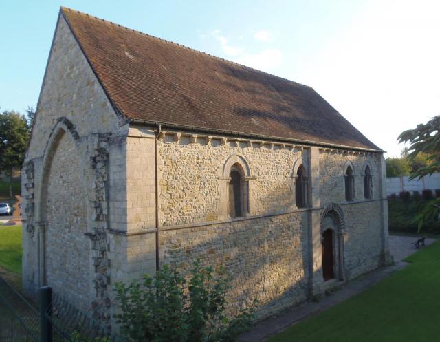Tilly-sur-Seulles (Normandie, France). La chapelle Notre-Dame-du-Val, musée de la bataille de la commune.