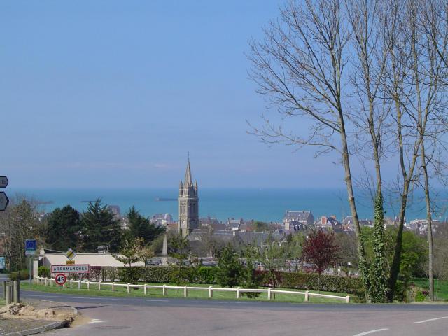 Vue sur le village de Arromanches dans le Calvados 2005. Cevenol2