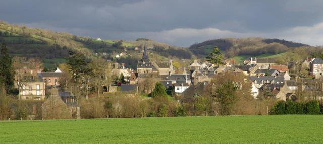 Vue partielle du bourg de Clécy