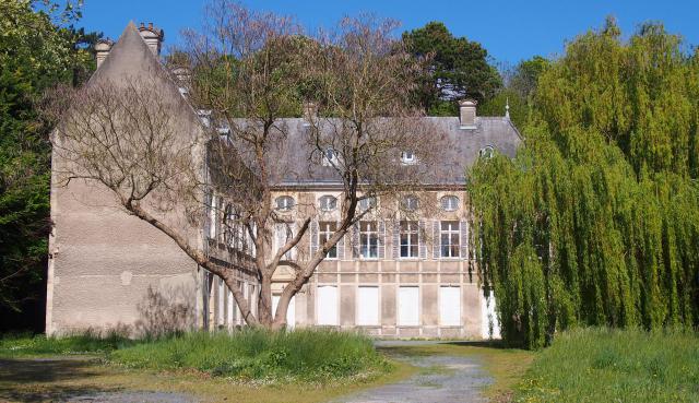 Reviers (Normandie, France). Le château.