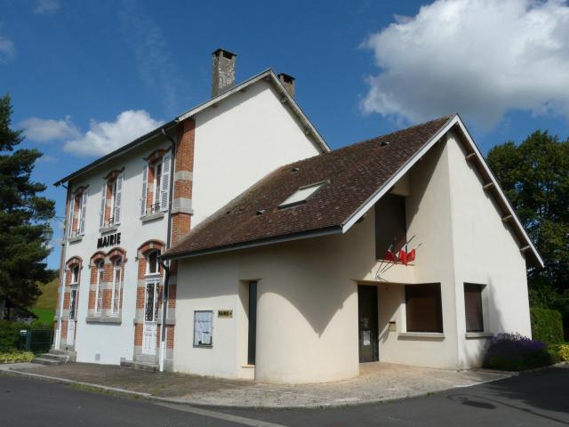 La mairie de Saint-Étienne-Cantalès, Cantal, France.
