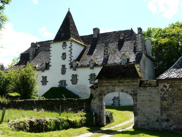 Le château du Cambon, Saint-Cernin, Cantal, France.