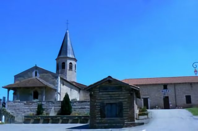 Eglise et mairie de Chanoz (Ain)