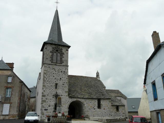 L'église Saint-Laurent de Montgreleix, Cantal, France.