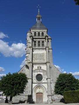 Façade occidentale de l'église Saint-Martin de Chézy-sur-Marne (02).