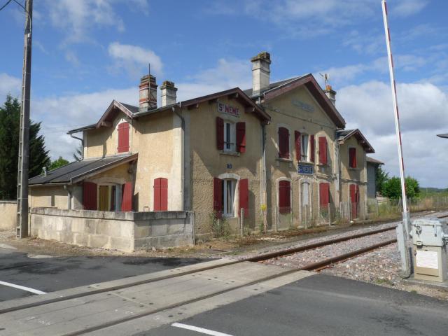 Ancienne gare de St-Même-les-Carrières, Charente, France