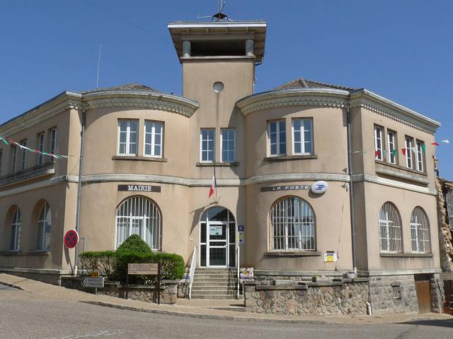Mairie-poste de Brigueuil, Charente, France