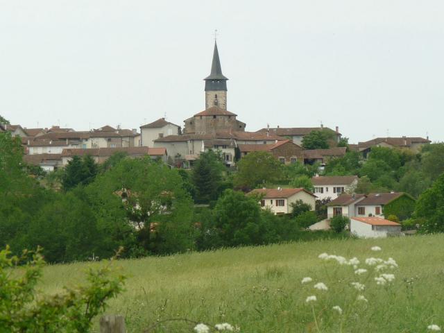 vue de St-Maurice-des-Lions depuis la route de Lésignac, Charente, France