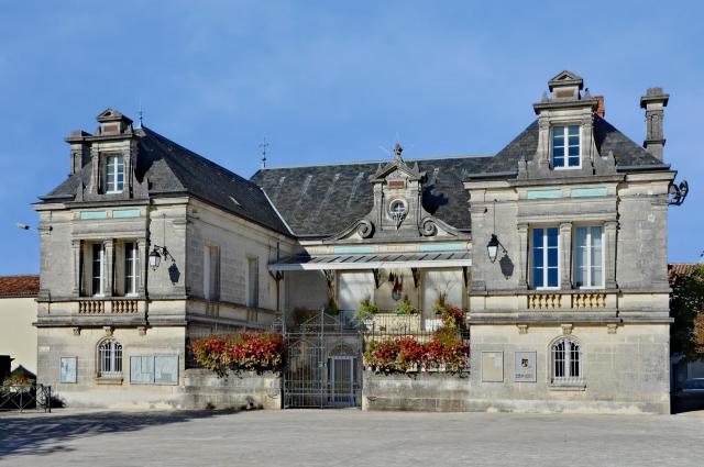 Cet édifice est répertorié dans la base Mérimée, base de données sur le patrimoine architectural français du ministère de la Culture, sous…