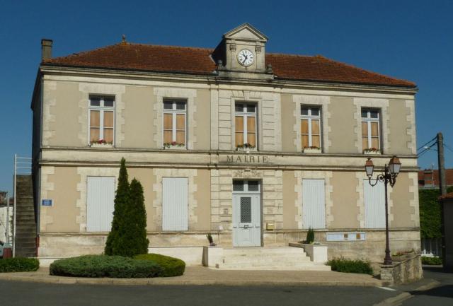 mairie de St-Angeau (16), France