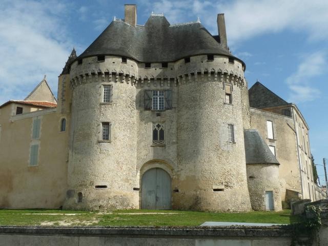 château de Barbezieux, face ouest, Charente, France