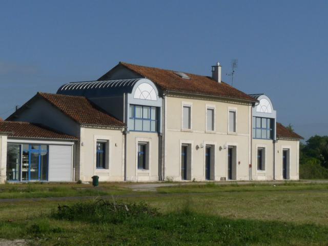 Ancienne gare, médiathèque de Barbezieux, Charente, France