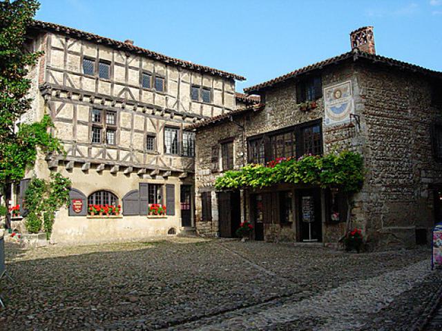 Pérouges Centre
