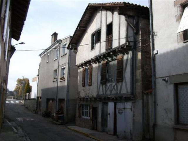 Maison ancienne à Chabanais (Charente)