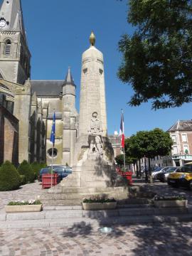 Marle-sur-Serre (Aisne) monument aux morts