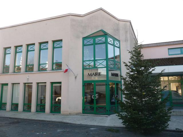 mairie de Chevanceaux (17), France