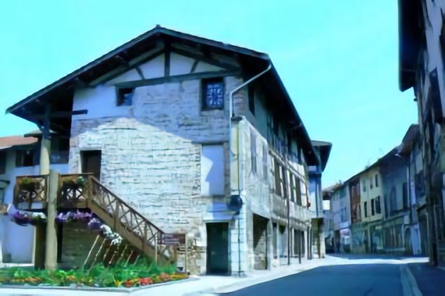 Grande rue à Chalamont (Ain)
